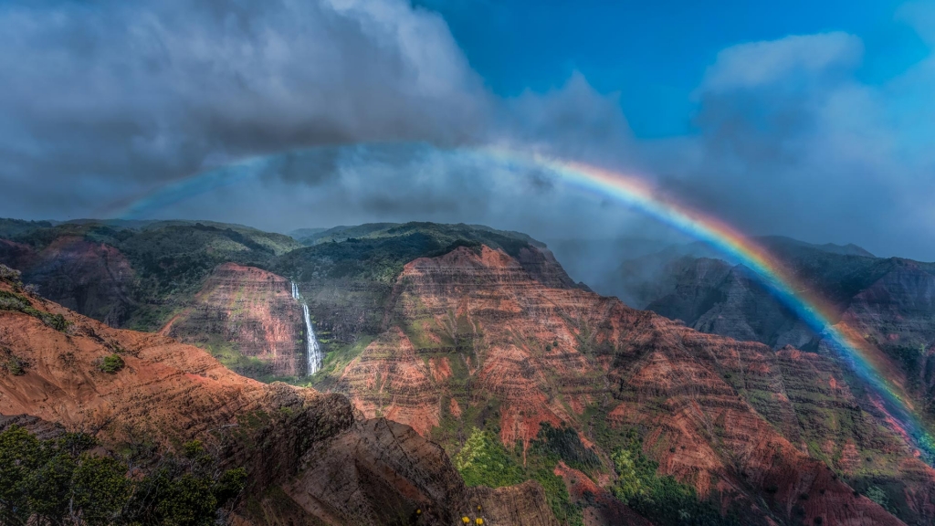 必应壁纸：威美亚峡谷和怀波奥瀑布上空的彩虹,考艾岛