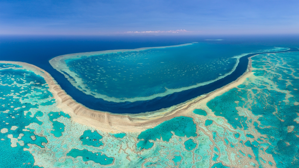 必应壁纸：大堡礁的航拍图
